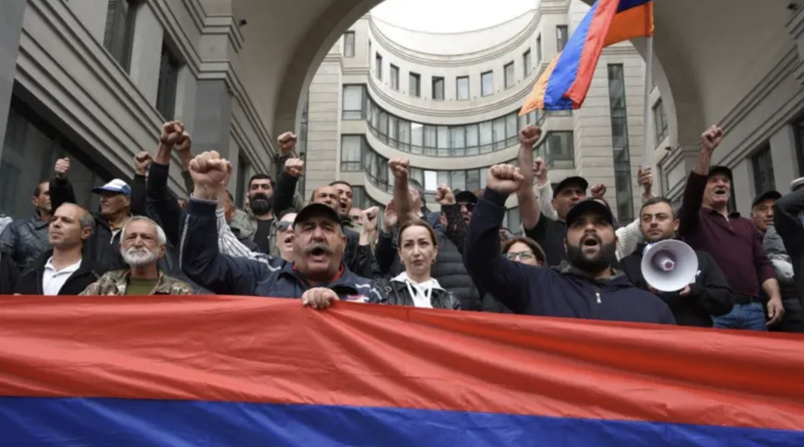 Իշխանությունների ճնշումը և հոգևորականների դերը