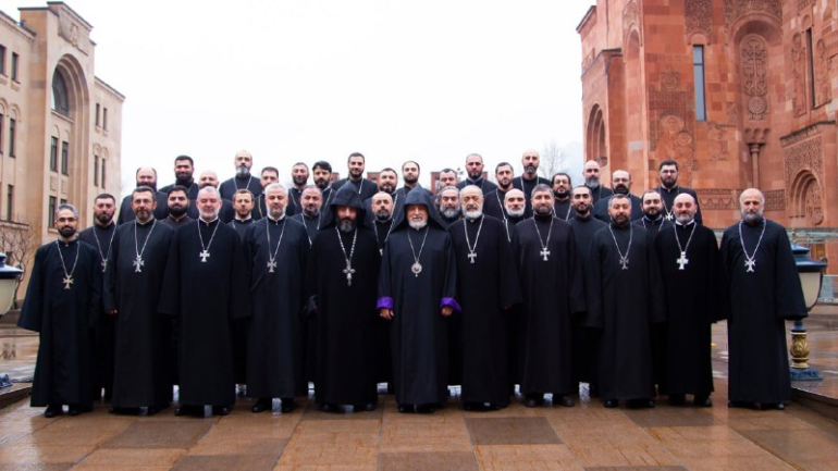 Ռուսաստանի և Նոր Նախիջևանի հայոց թեմի հոգևոր սպասավորները կոչ են անում հավատարիմ մնալ Մայր եկեղեցու միասնականությանը և հոգոր ուխտին